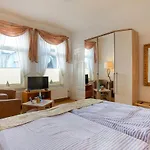 Windrose לינה וארוחת בוקר 4*